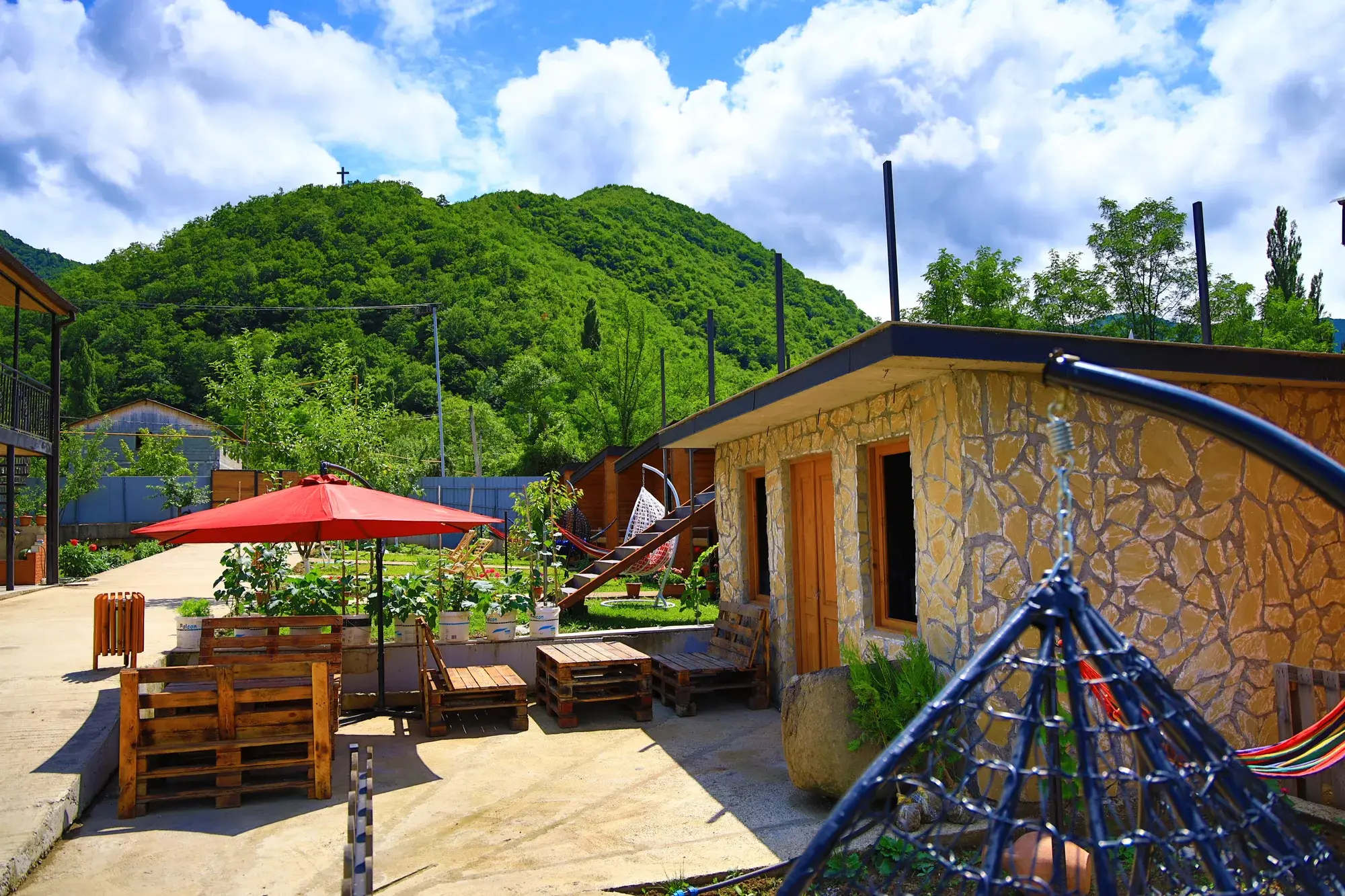 Villa Tabakini — ხის კოტეჯები და ეზო