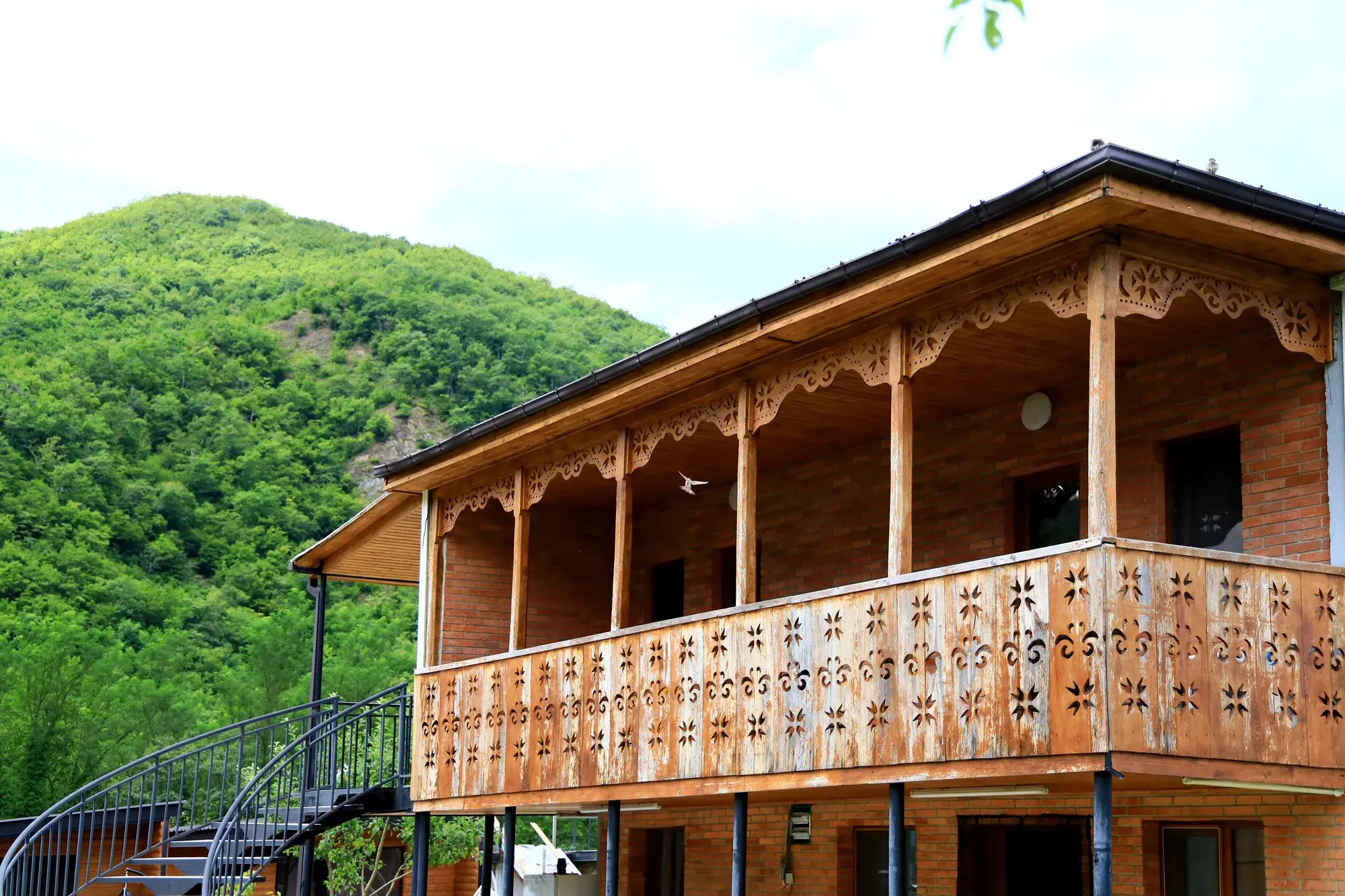 Villa Tabakini — wooden cottages and grounds