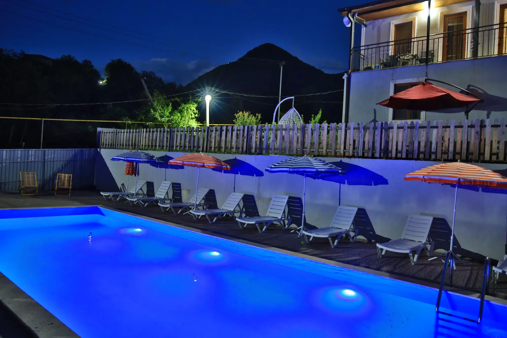 Villa Tabakini — swimming pool with mountain views